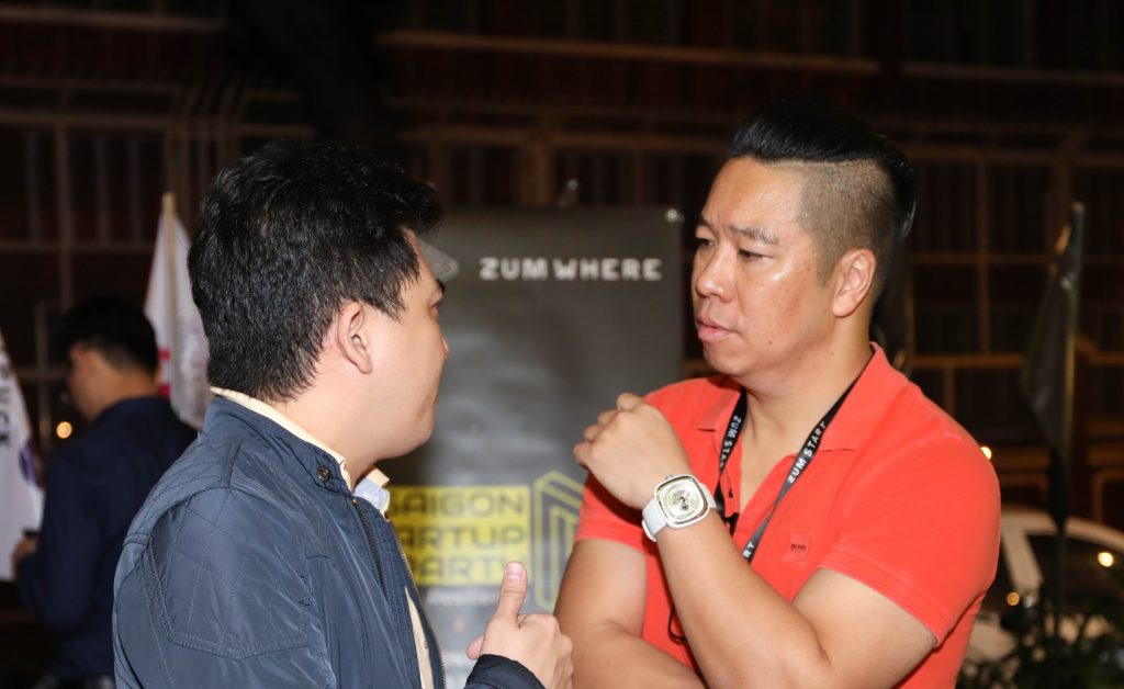 Ông John Lê tâm huyết chia sẻ với nhiều nhà sáng lập Việt về hành trình khởi nghiệp