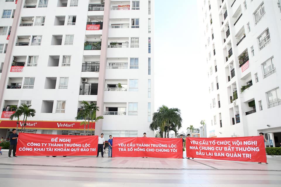 mua-nha-6-nam-tray-trat-doi-so-hong