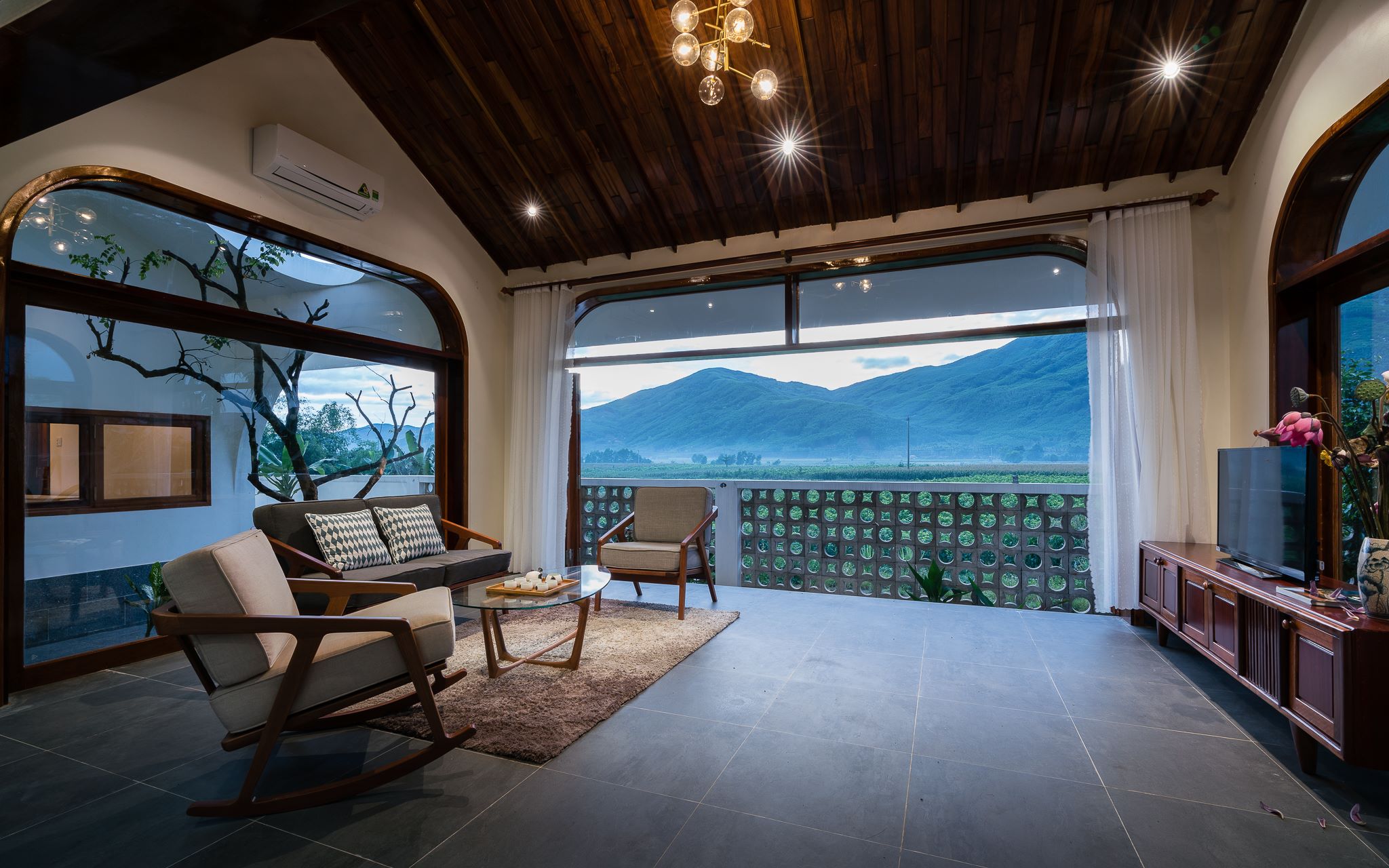 40380125_873899406142961_6219860905220374528_n