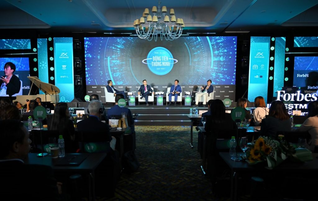 Các chuyên gia chia sẻ tại Bất động sản Nơi trú ẩn an toàn - Hội nghị Đầu tư 2022 Forbes Việt Nam