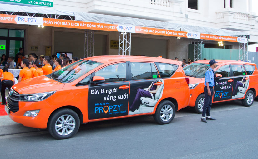 Dàn xe khủng của Propzy đưa đón khách xem nhà