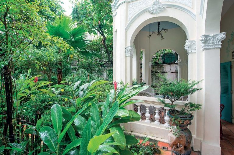 Giữ bước thời gian trong không gian nhà cổ giữa Sài Gòn