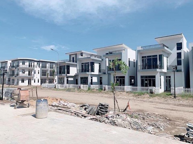 Hàng trăm dự án bị “ách tắc” ở TPHCM: Do xung đột trong các văn bản luật