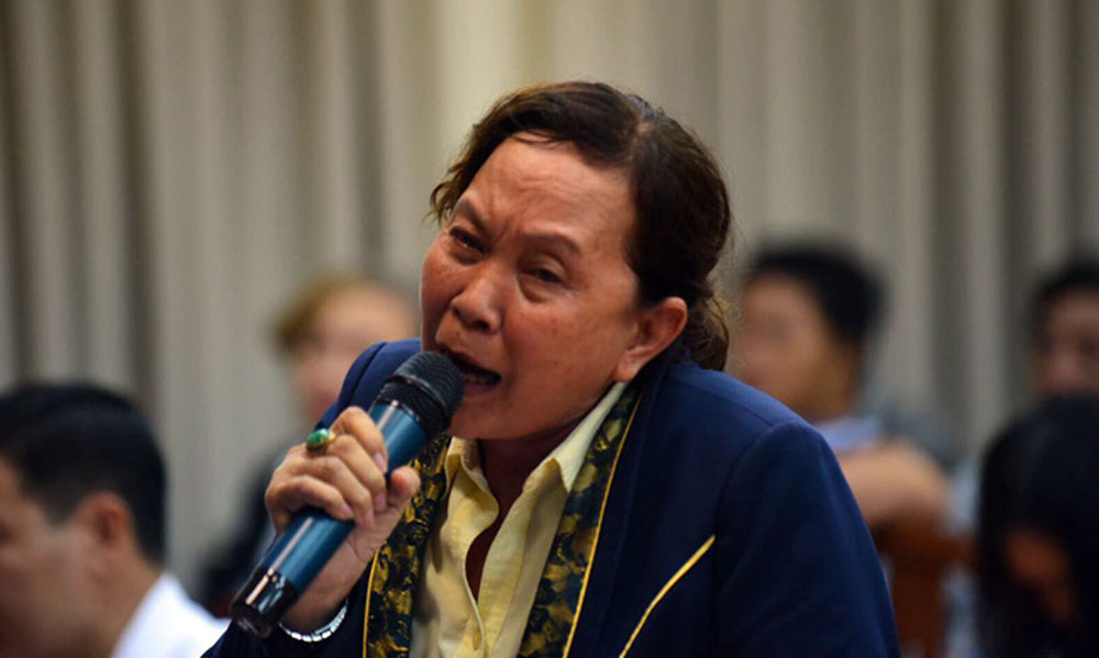 Cử tri Nguyễn Thị Bạch Tuyết bật khóc khi nói đền giá đền bù rẻ mạt ở KĐT Thủ Thiêm