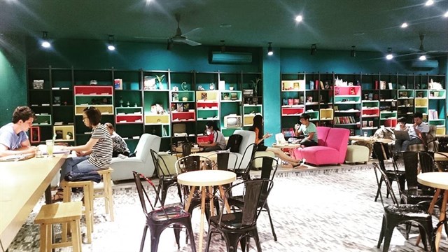cafe-sach-sai-gon-huy-hoang-bookstore-1