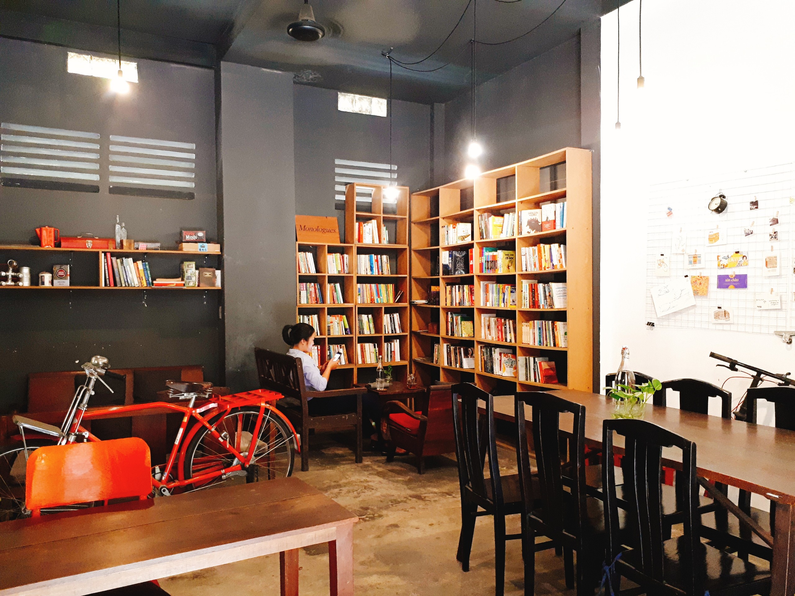 cafe-sach-sai-gon-monologues-3