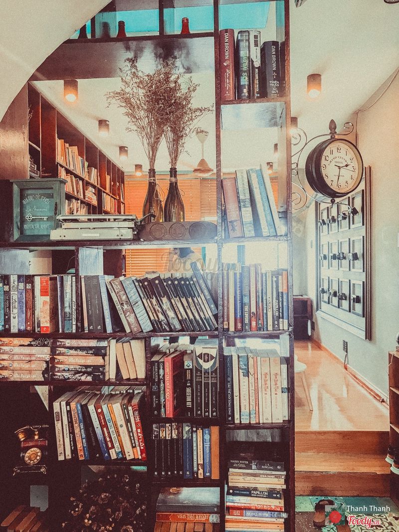 cafe-sach-sai-gon-slowee-coffee-books-1
