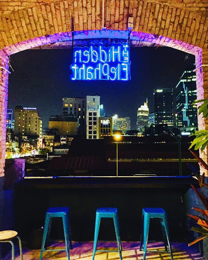 cafe-sach-sai-gon-the-hidden-elephant-book