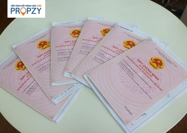 Cần xem số hiệu thửa cũng như tên công trình giáp ranh trong sổ hồng