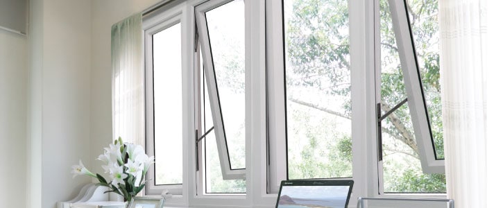 cua-so-mo-hat-nhua-loi-havaco Tránh nước mưa bắn tràn vào nhà