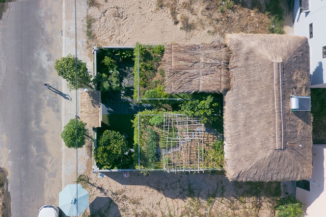 doc-dao-ngoi-nha-mang-phong-cach-thon-que-hien-dien-trong-long-pho-thi-1