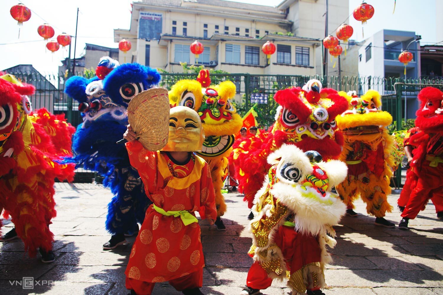 don-tet-o-sai-gon-ban-co-the-lam-gi-01