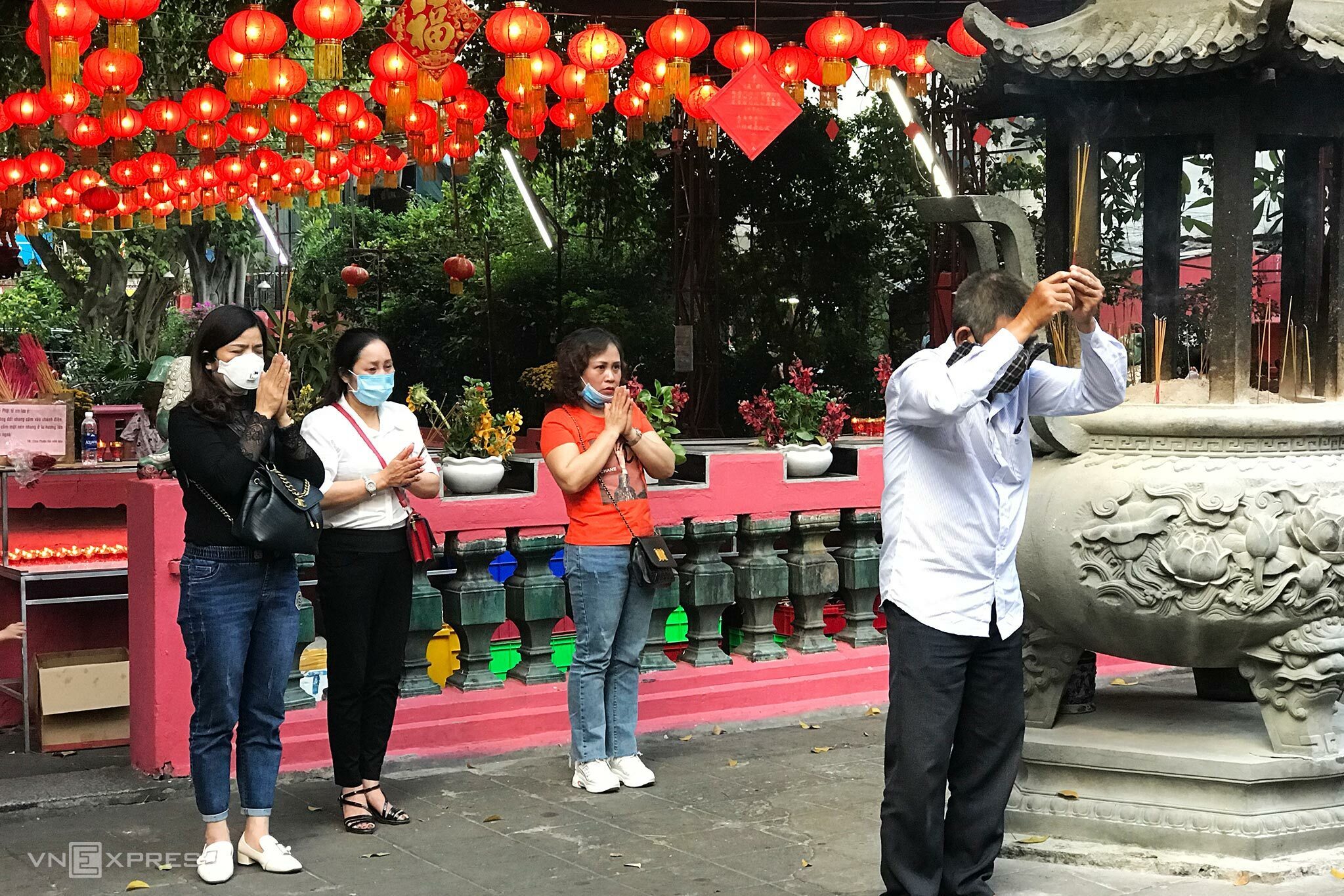 don-tet-o-sai-gon-ban-co-the-lam-gi-1