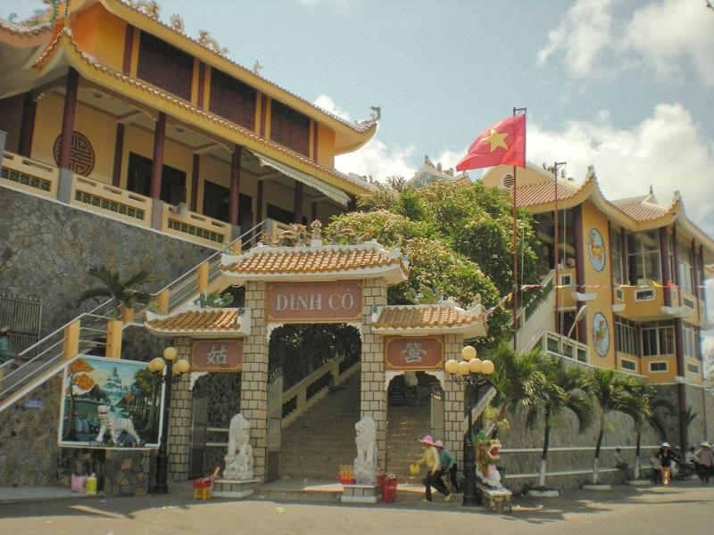 Charm Resort Long Hải sở hữu nhiều tiện ích ngoại khu là di tích nổi tiếng