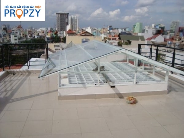 Mái che cố định được sử dụng nhiều nhất trong 3 loại mái che giếng trời