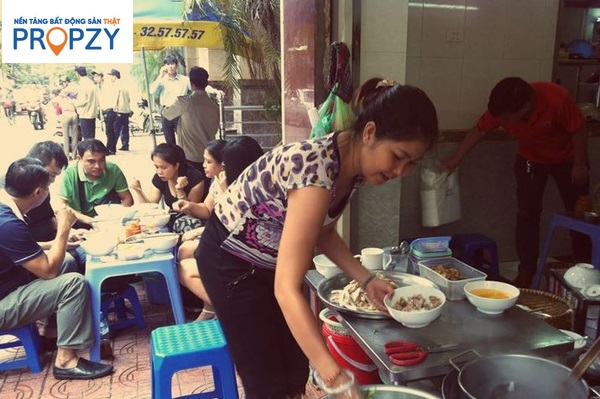 Mở quán bán đồ ăn uống gần chợ mang lại lợi nhuận cao