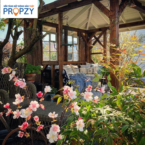 Kiến trúc nhà xanh đẹp với thiết kế nửa trong nhà, nửa ngoài trời