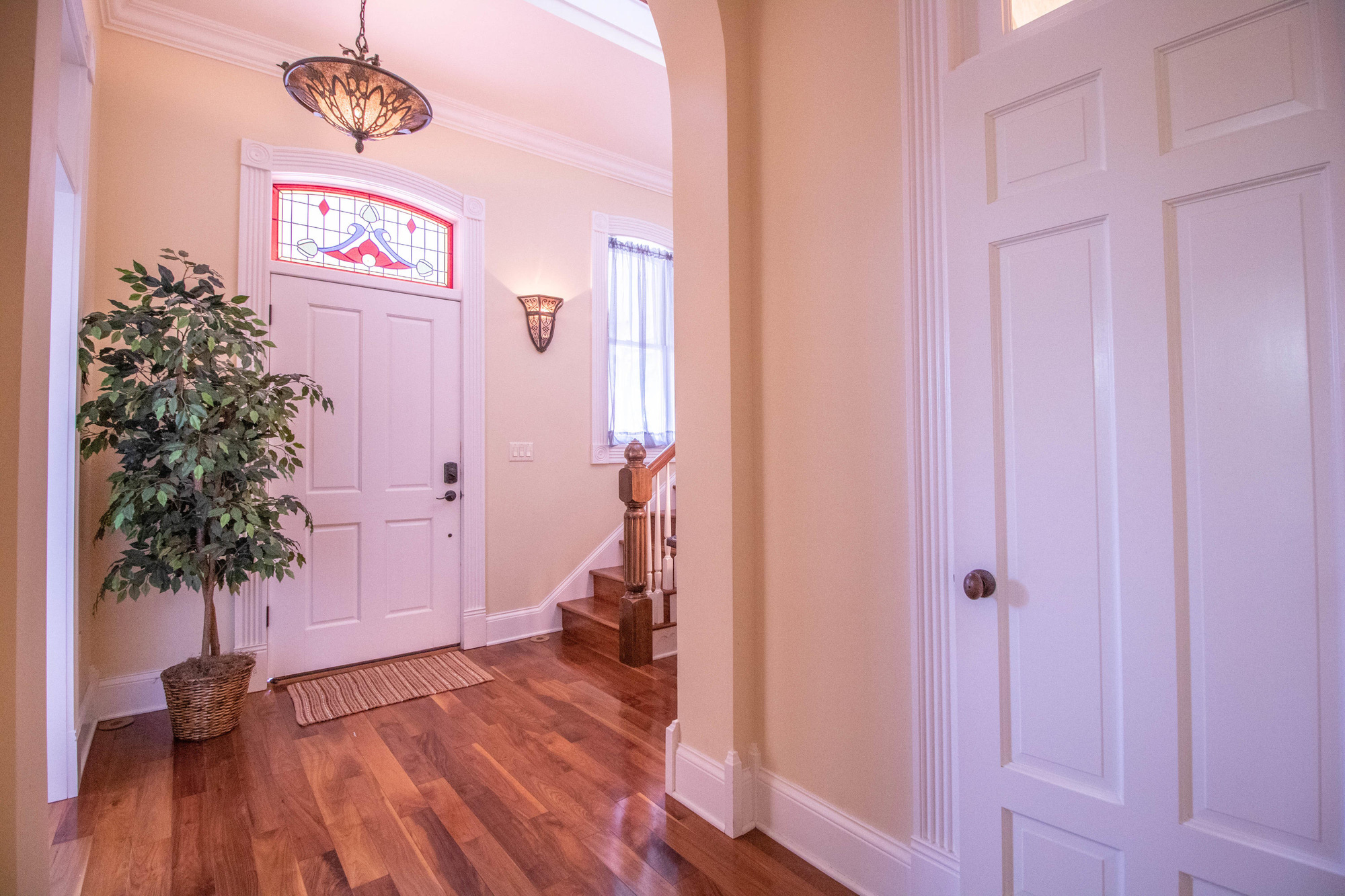 ngoi-nha-tuyet-dep-duoc-ban-gia-hoi-nhung-khong-phai-ai-cung-du-can-dam-vao-o-1