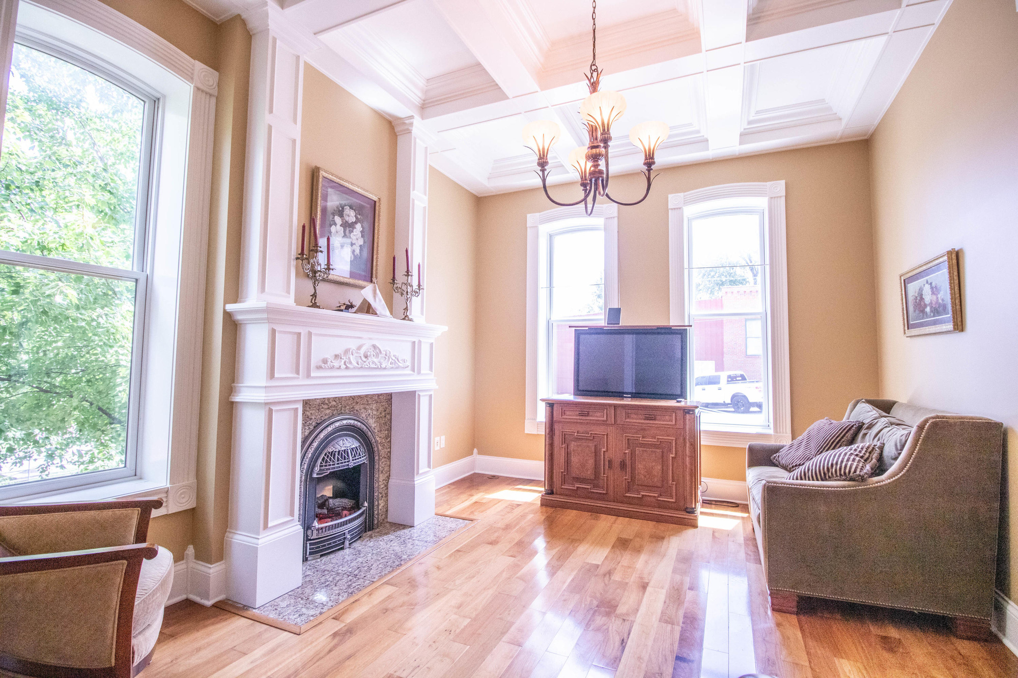 ngoi-nha-tuyet-dep-duoc-ban-gia-hoi-nhung-khong-phai-ai-cung-du-can-dam-vao-o-4