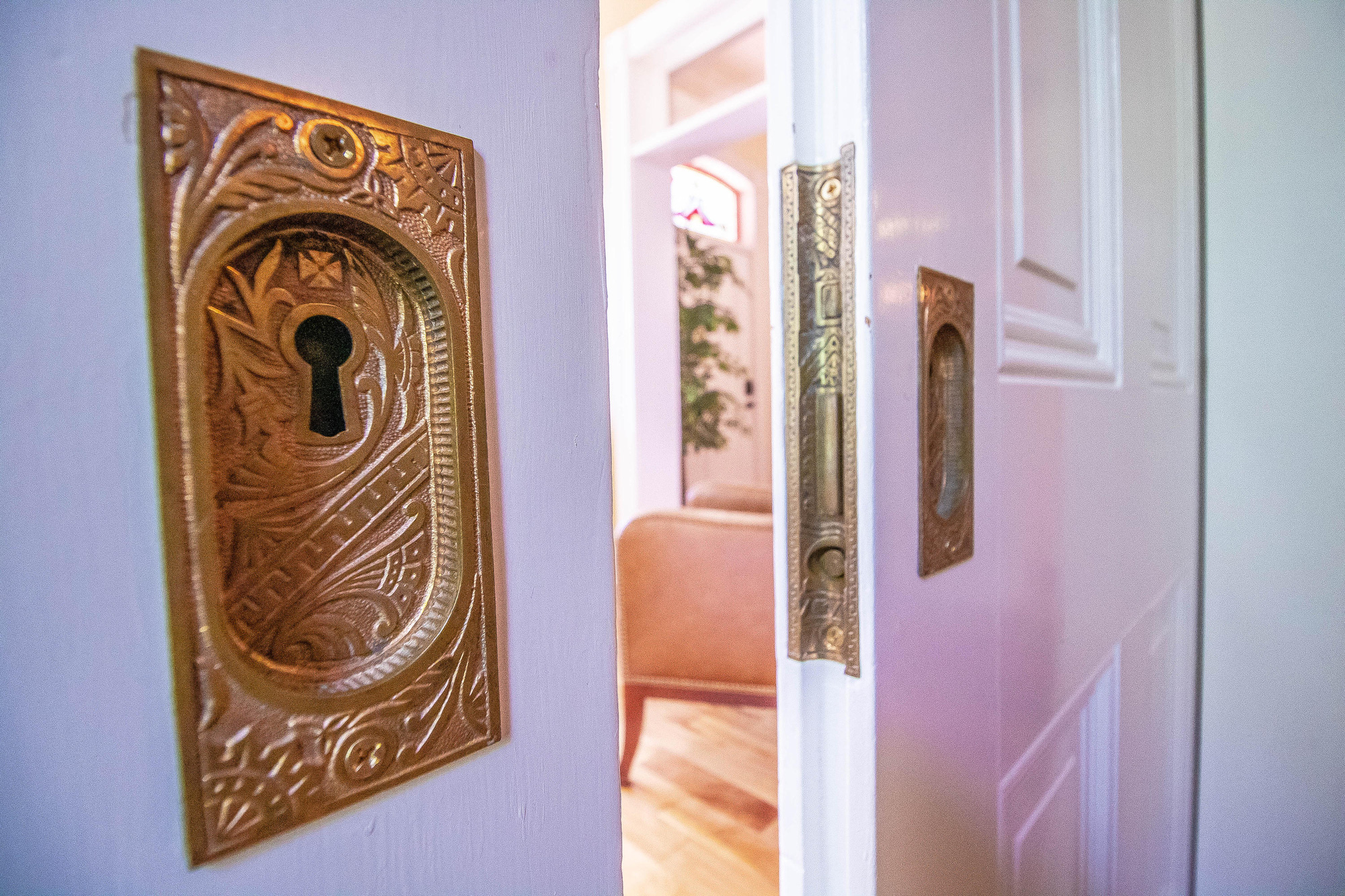 ngoi-nha-tuyet-dep-duoc-ban-gia-hoi-nhung-khong-phai-ai-cung-du-can-dam-vao-o-6