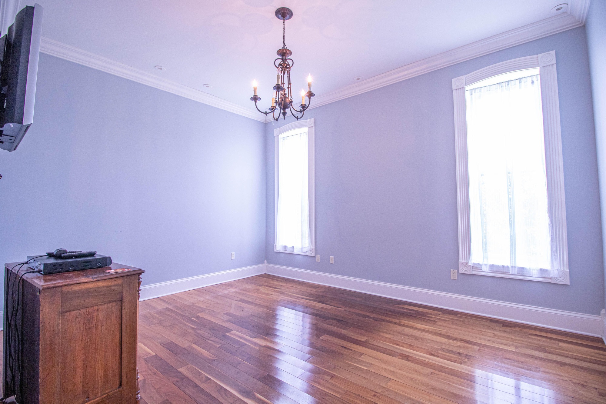 ngoi-nha-tuyet-dep-duoc-ban-gia-hoi-nhung-khong-phai-ai-cung-du-can-dam-vao-o-8