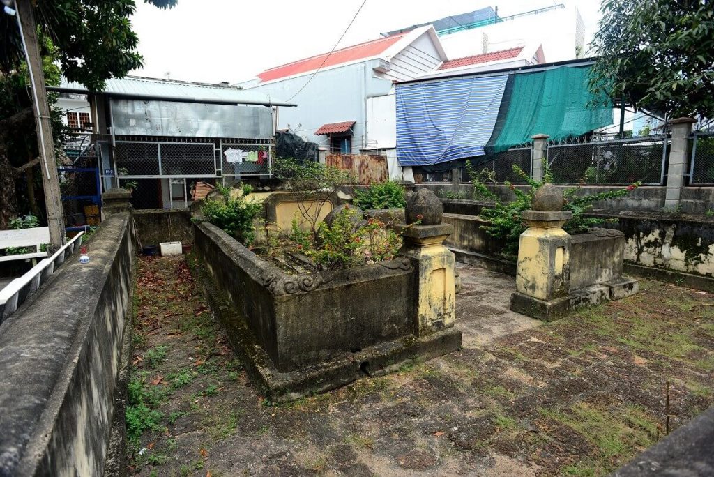 nha-gan-mo-co-1024x684-1 Nhà gần mộ cổ