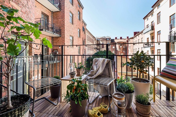 phong-cach-thiet-ke-ban-cong-5 Một góc ban công được trồng thêm chậu cây ăn quả vô cùng thú vị