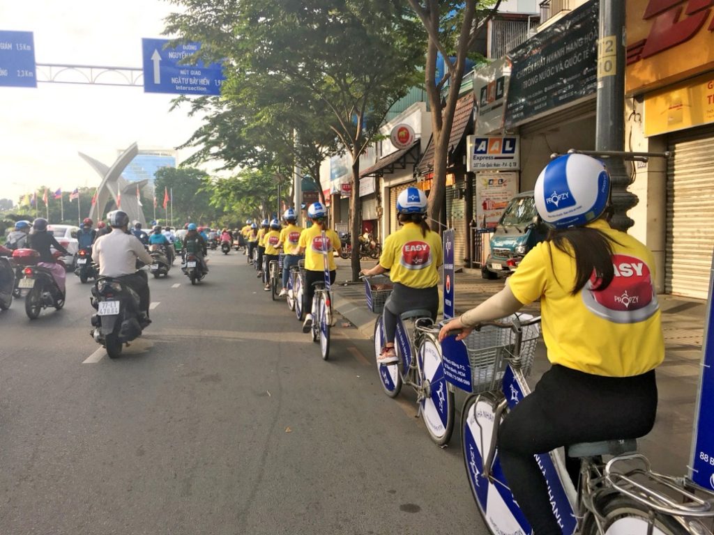 Cô gái áo vàng Propzy - Nút easy