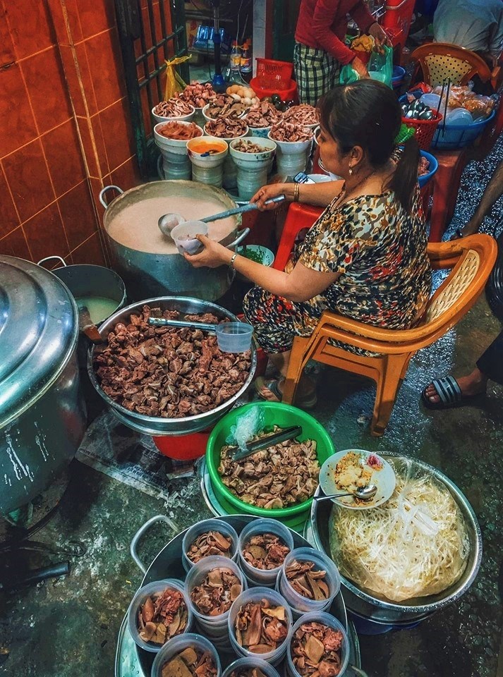 quan-an-khuya-sai-gon-chao-suon-ba-hao