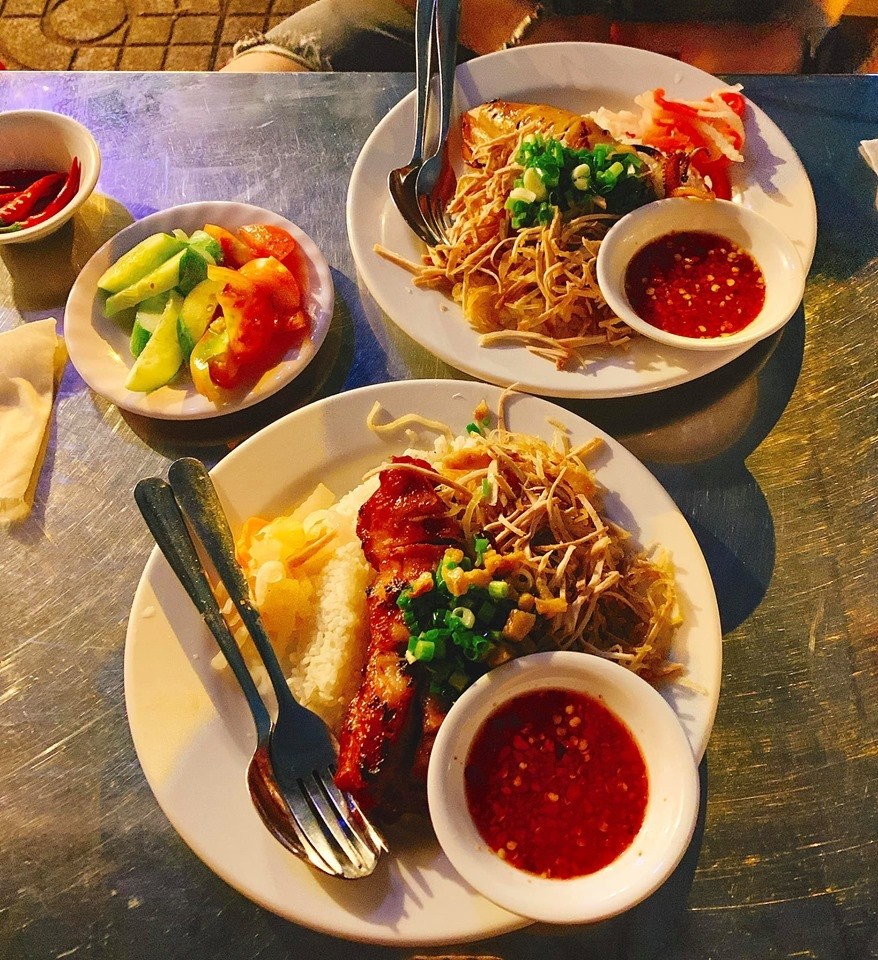 quan-an-khuya-sai-gon-com-tam-bai-rac-2