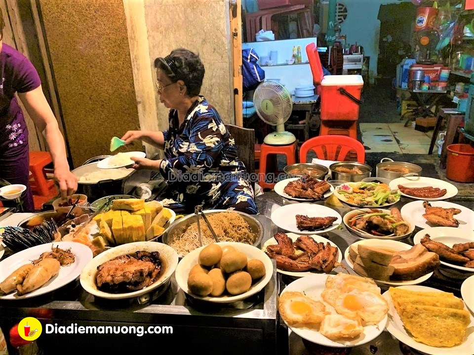 quan-an-khuya-sai-gon-com-tam-bai-rac-4