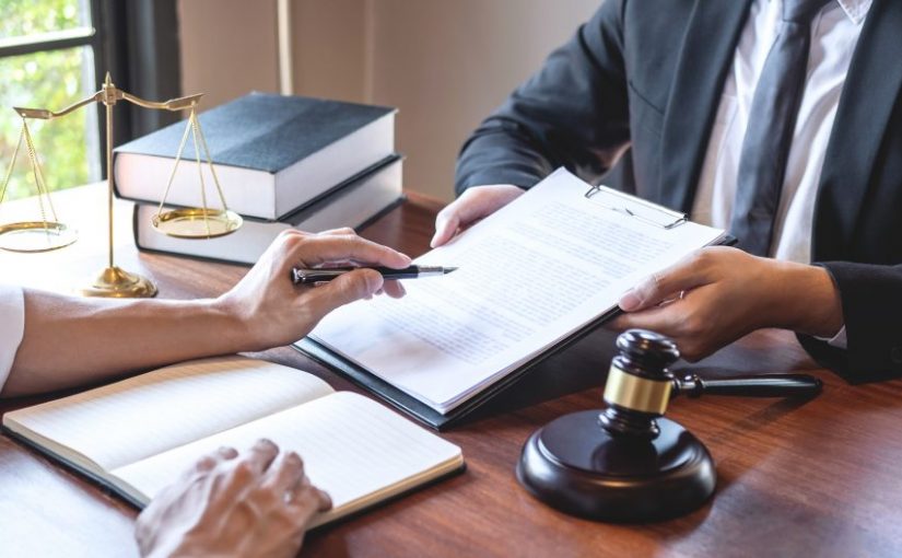 Hợp đồng đặt cọc chuyển nhượng quyền sử dụng đất, có cần công chứng hay không?