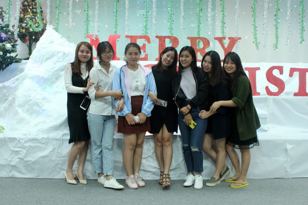 te1bbb1-do-te1baa1o-dc3a1ng-trc6b0e1bb9bc-e1bb91ng-kc3adnh-1024x682-1 Tự do tạo dáng trước ống kính