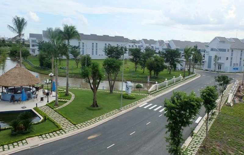 Nghe “thiên hạ” hùa nhau mua đất